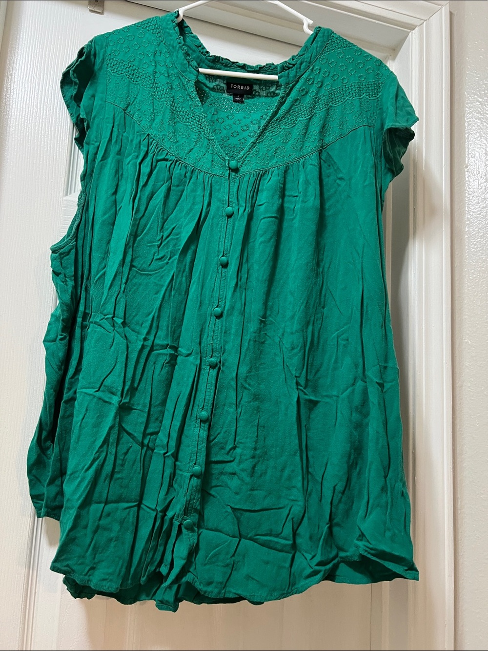 torrid emerald green embroidered button-front blouse